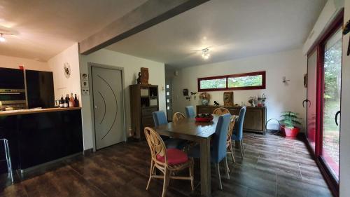 Pièce de vie-salle à manger