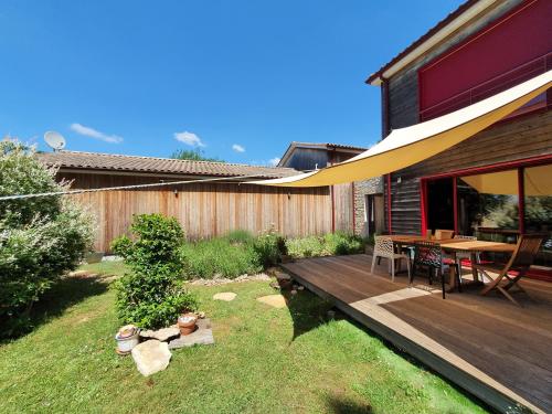 Terrasse vue du jardin