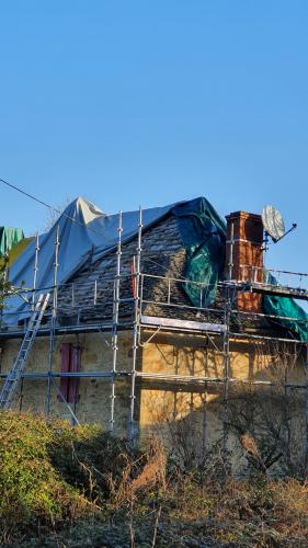 Dépose, tri et mise sur palettes des lauzes