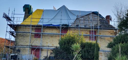 Echaffaudages montés et bâches de protection !