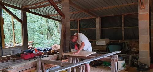 Grange - La bonne odeur de l'OSB coupé